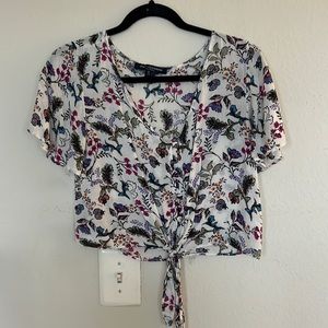 White patterned crop top. Good condition. Size small